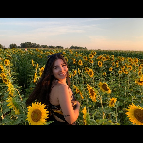 MEET YOUR SELLER ♡ - Picture 3 of 9